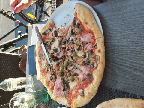 Croatia Pub & Pizzeria