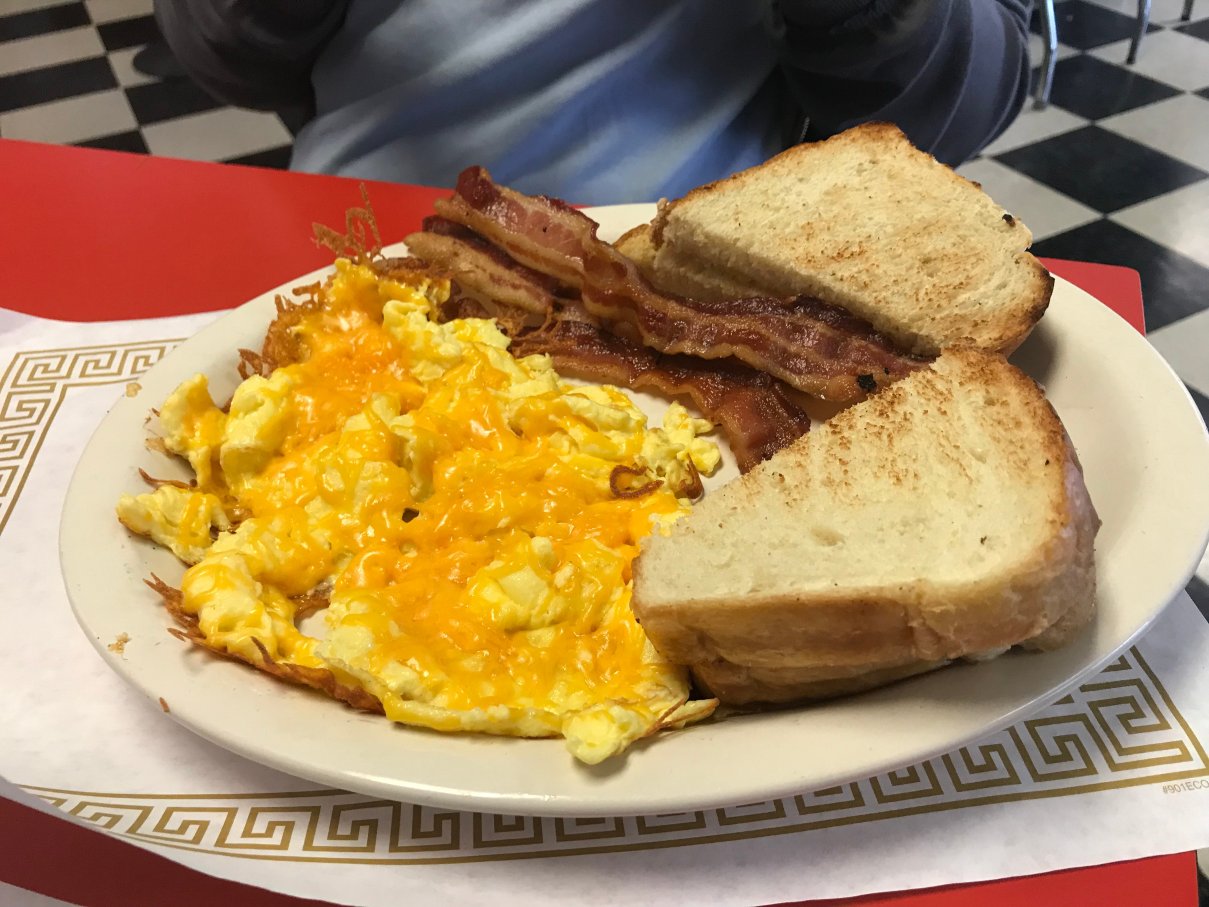 Nina's Cafe and Carousel