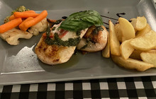 Harmany Bar And Dinner餐厅图片