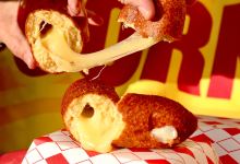 World's Best Corn Dogs美食图片