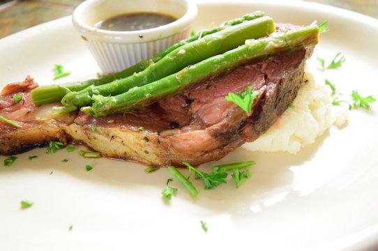 Buglin' Bull Restaurant and Sports Bar