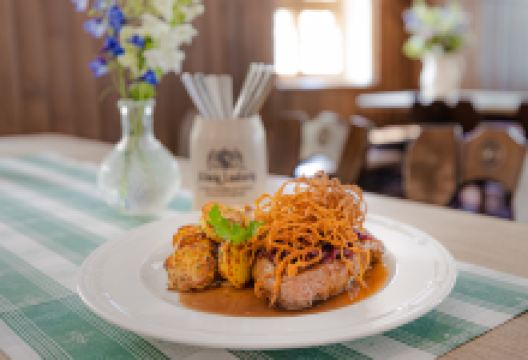 Schloss Braeustueberl美食图片