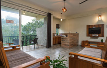 Taaza Hotel & Restaurant餐厅图片