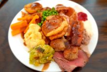 The Three Horseshoes Graveley美食图片