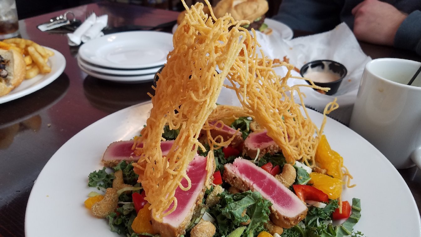 Lefty's Main Street Grille