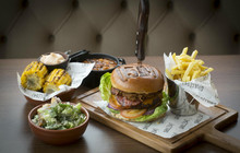 Grill 54 At Cedar Court餐厅图片