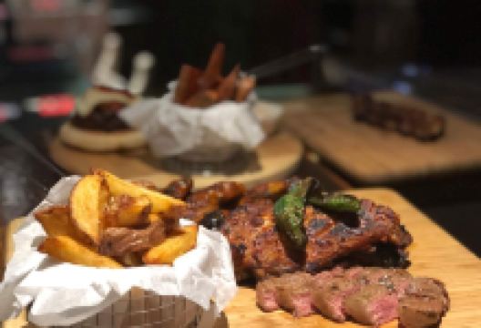 Underground Sports Bar & Grill美食图片