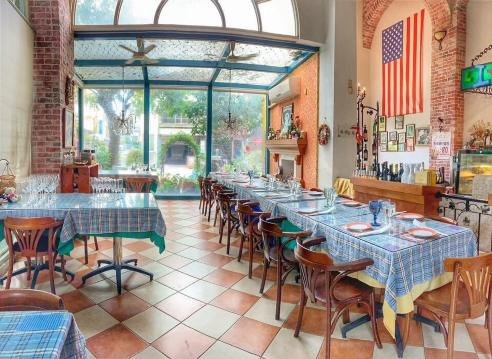 Little Italy Restaurant餐厅图片