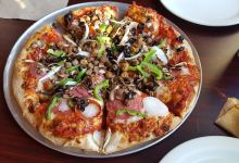 Two Guys Pizza Pies美食图片