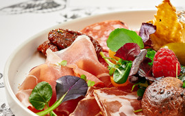 La Bouche Bistro & Bar