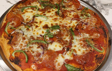 At The Bar Pizza and Wine餐厅图片