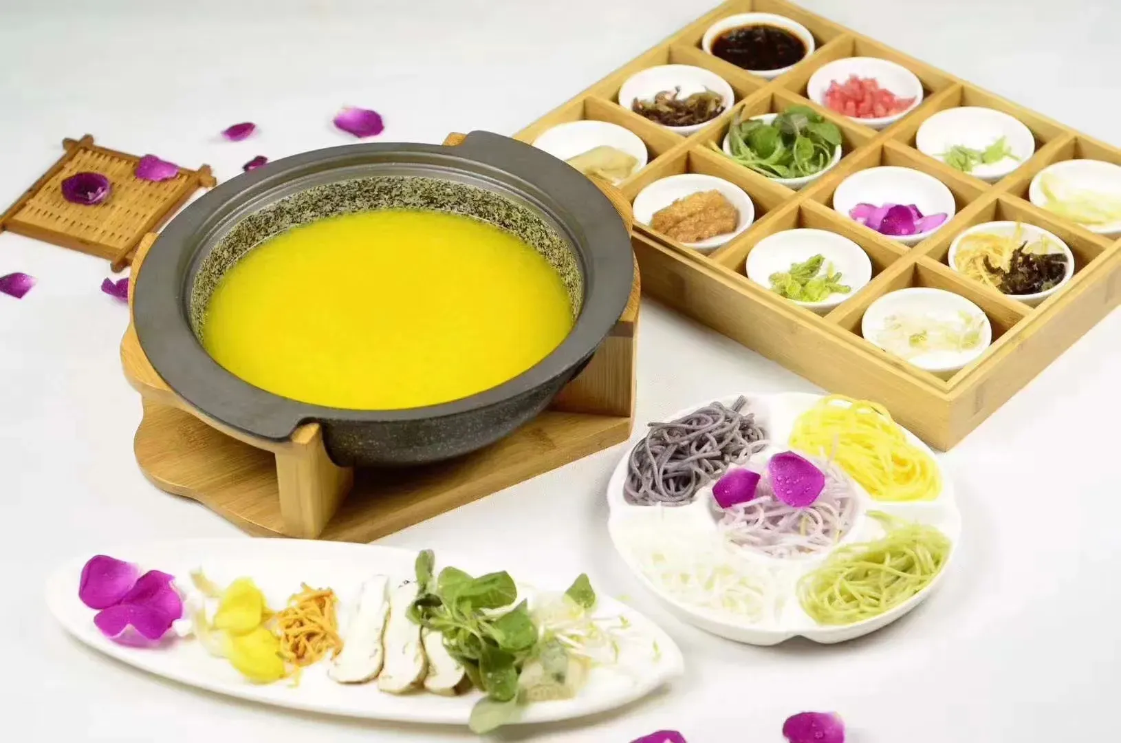 施大厨·菌汤鲜花过桥米线(西园路店)