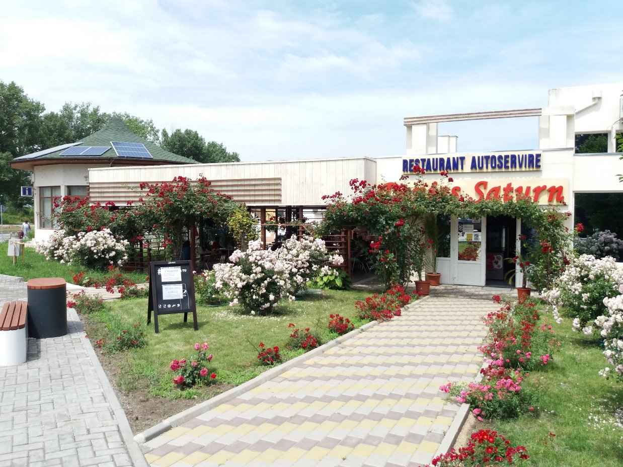 Autoservire Deniss Saturn