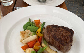 LEOPOLD Restaurant im Weingut von Winning
