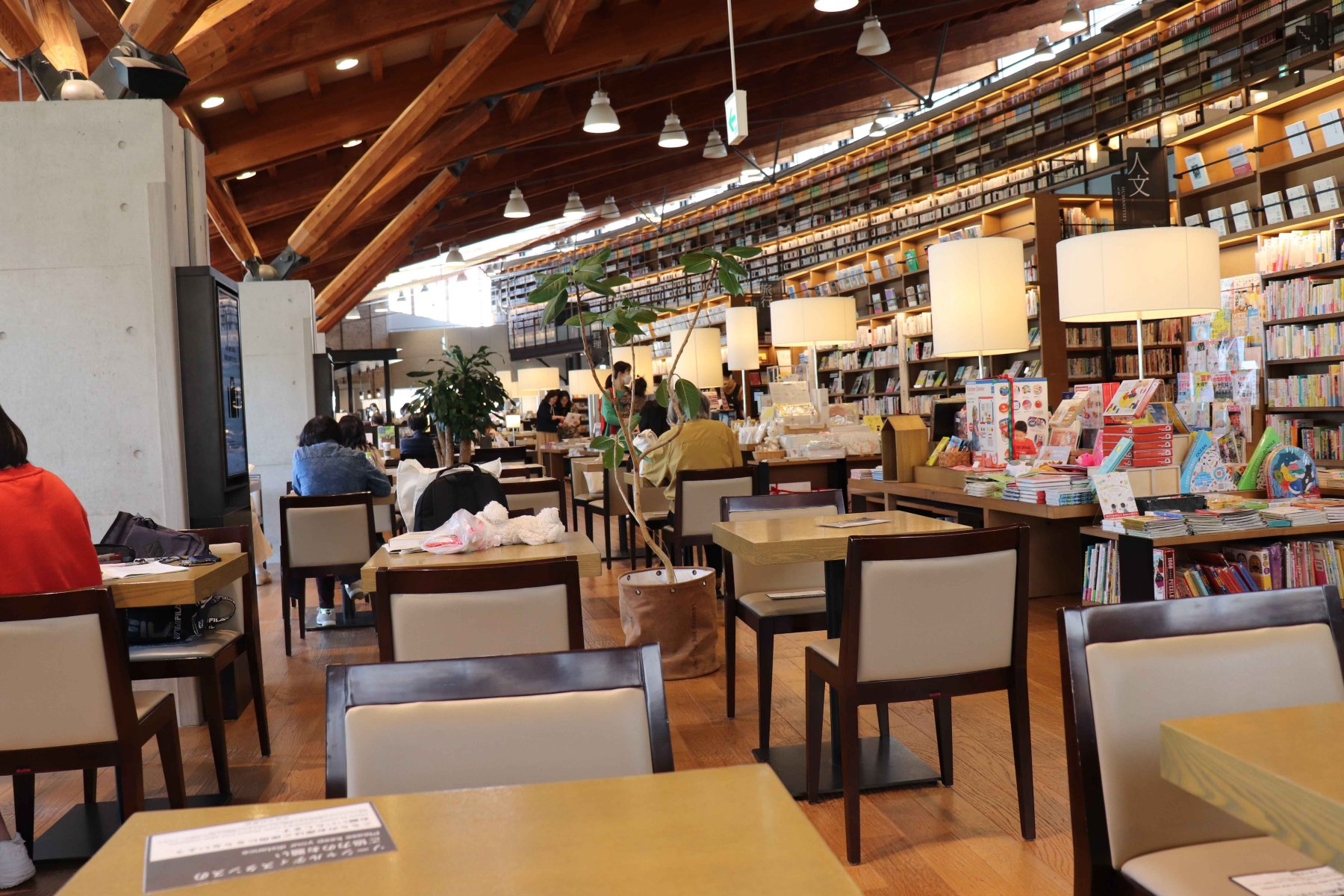 Starbucks Coffee, Tsutaya Shoten Takeo Library餐厅图片