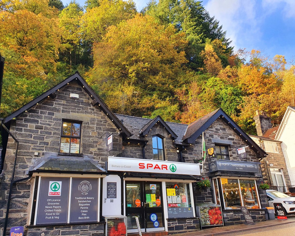 Spar Siop Tandderwen Bakery