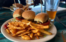 Broken Anchor Bar & Grill餐厅图片
