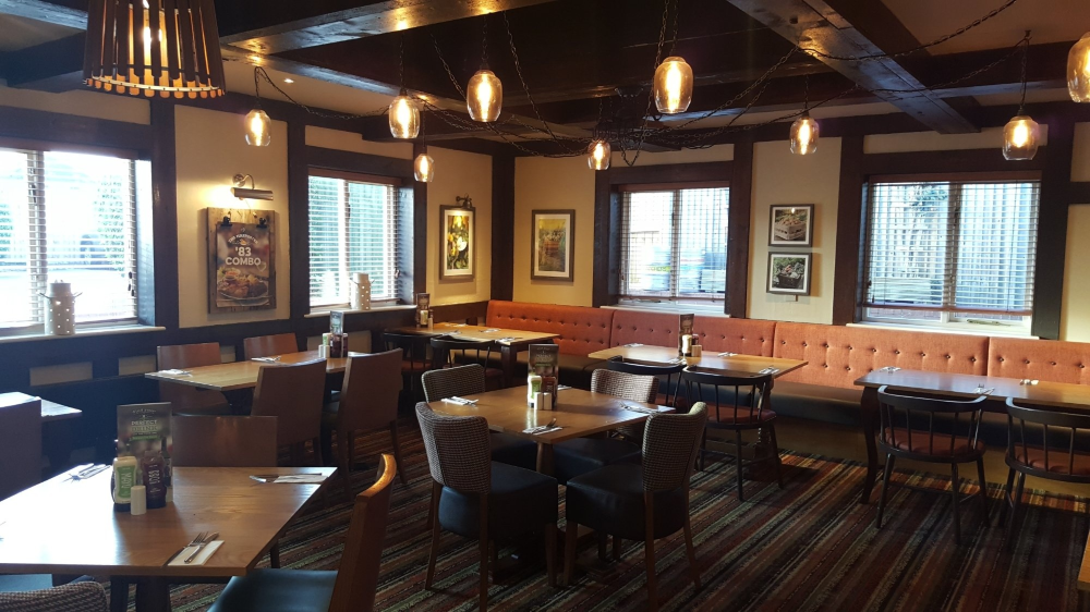 The Crown Inn Harvester餐厅图片