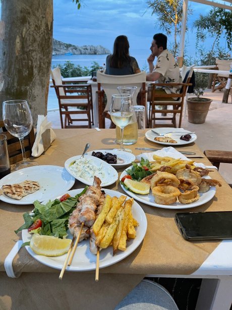 Madrakia Tavern Snack-Cafe
