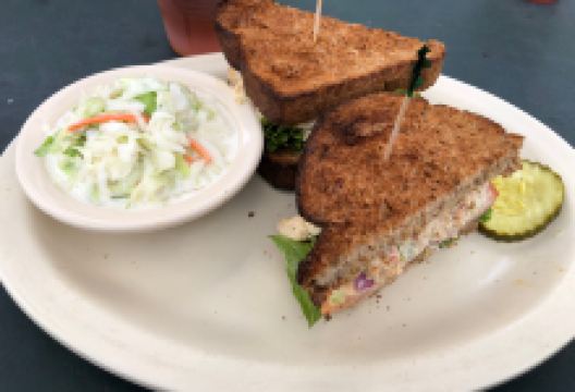 Captain Jack's Goodtime Tavern sodus point ny美食图片