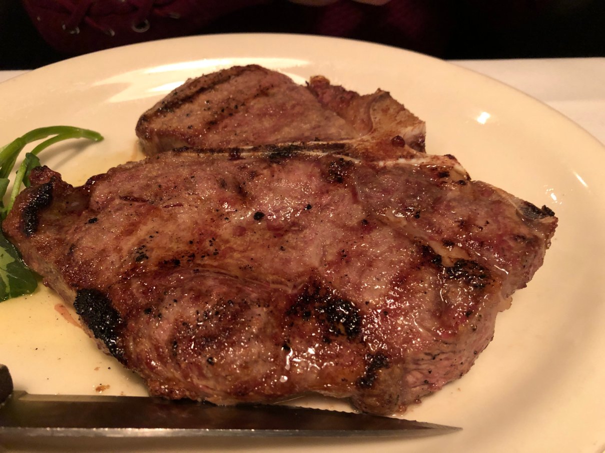 Lewnes' Steakhouse