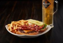 MR MIKES SteakhouseCasual Coquitlam美食图片