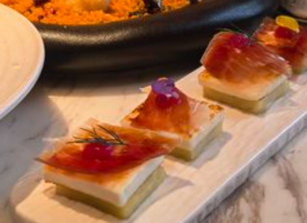 大理MM山与镜·悬崖落日海景酒店·餐厅