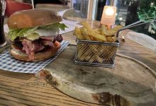 The Waterfront Bar & Lounge美食图片