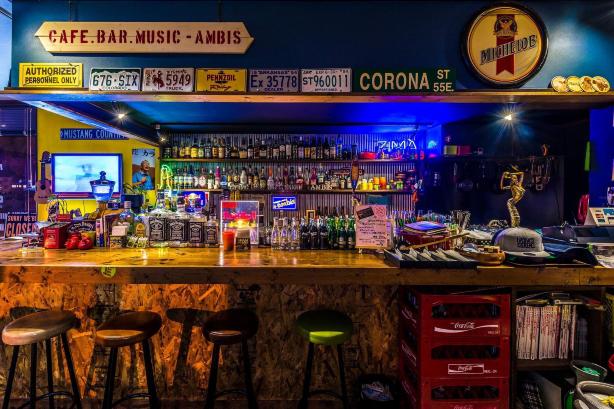 Cafe & Bar& Music Ambis