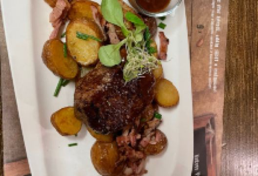 Korhely Etterem & Pub美食图片