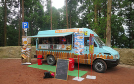 Komakiburguer stret food