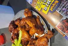 Pluckers Wing Bar美食图片