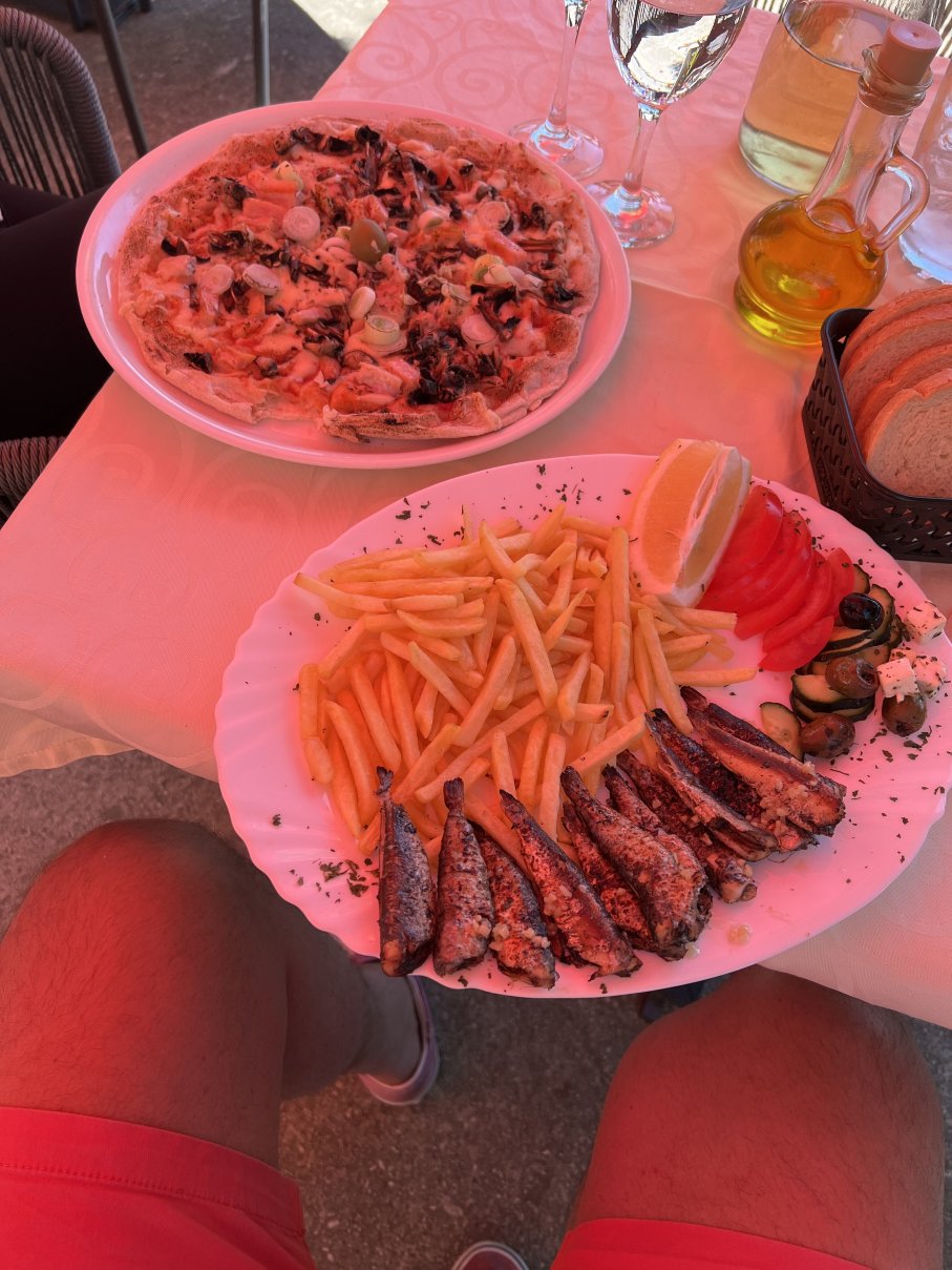 Bistro-pizzeria & apartmani Srećko餐厅图片