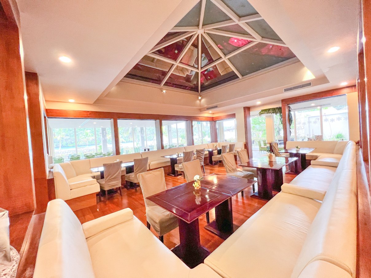 Waves Restaurant at Palau Royal Resort