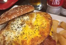Red Robin Gourmet Burgers美食图片
