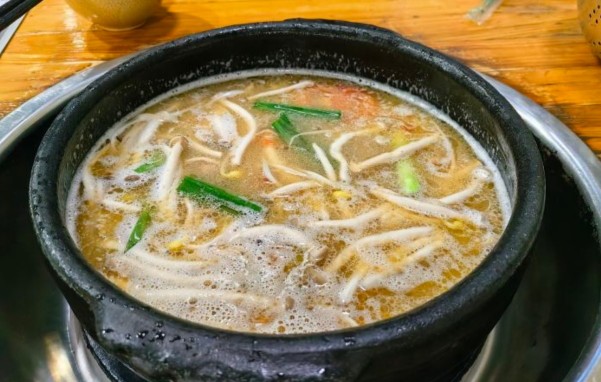 聚三香软哨豆米火锅(乌当区沿山路店)