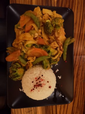 LUJAH Restaurant - Bar - Lounge