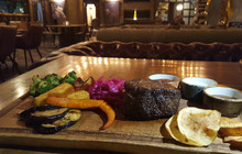 Tesla Bar & Grill餐厅图片