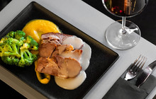 DoBar Wine And Dine餐厅图片