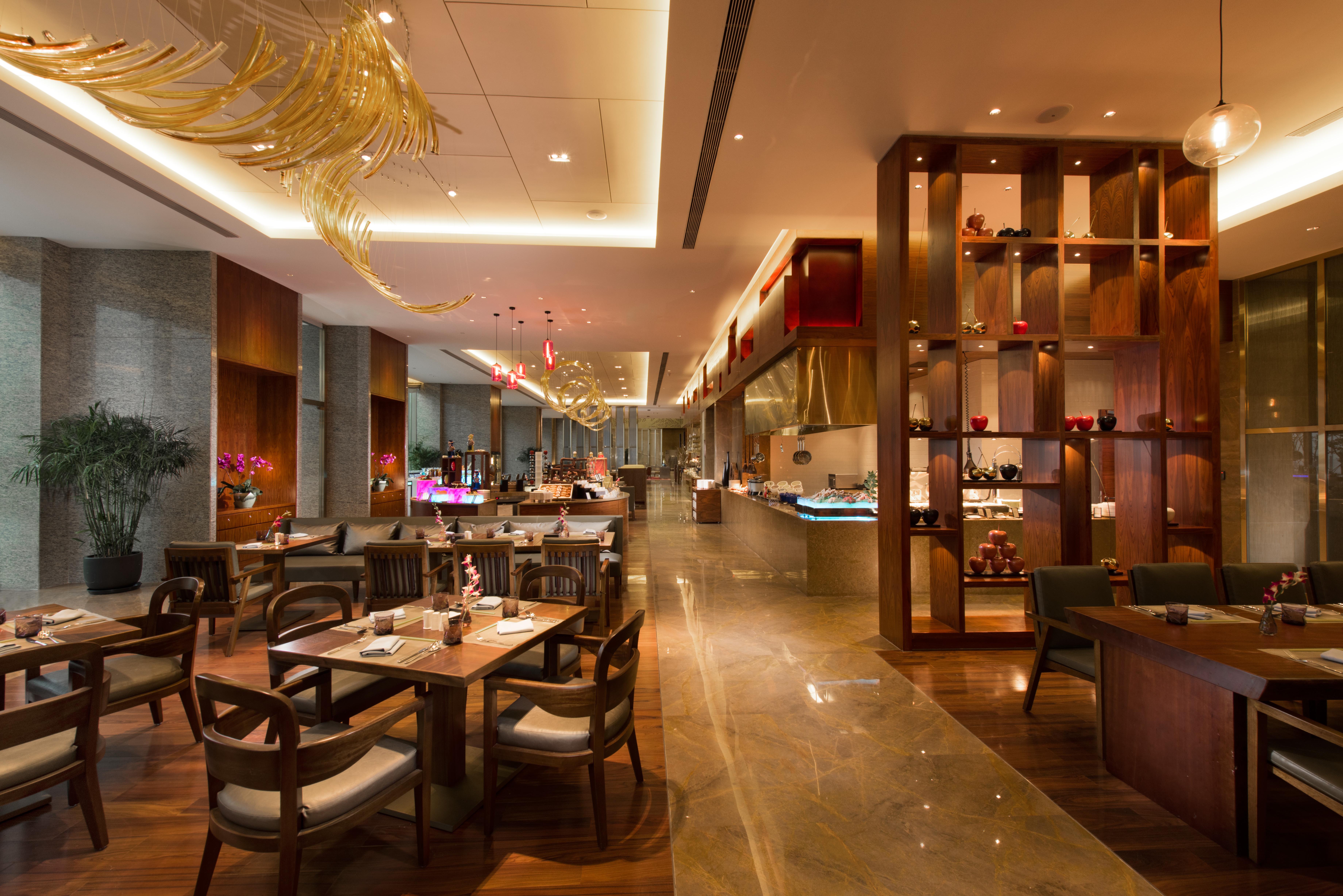 烟台金海岸希尔顿酒店·開自助餐厅餐厅图片