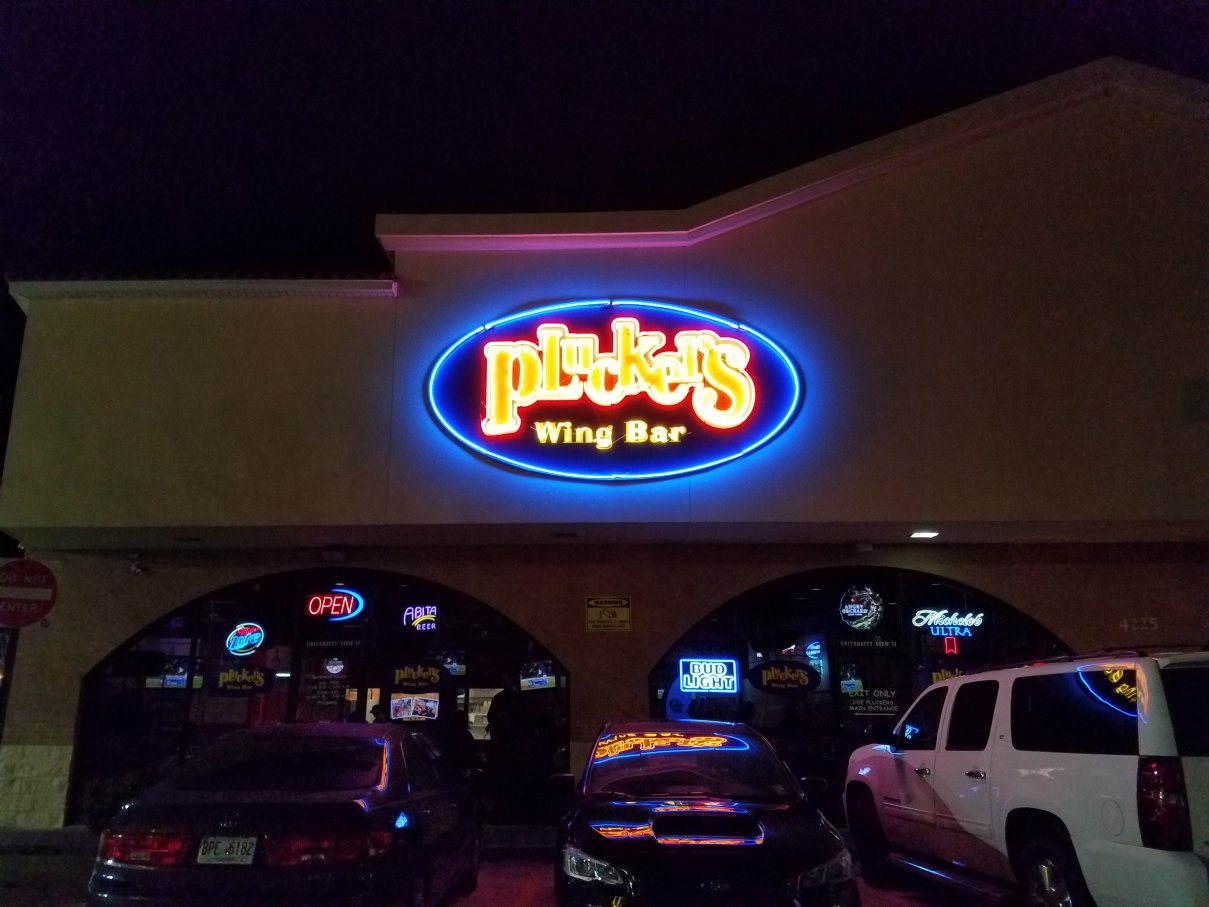 Pluckers Wing Bar