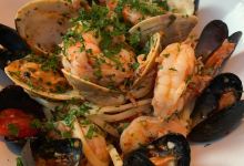 Pines Bistro and Martini Bar美食图片