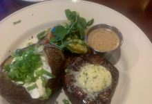 Steakhouse Restaurant at Sun Peaks Lodge美食图片
