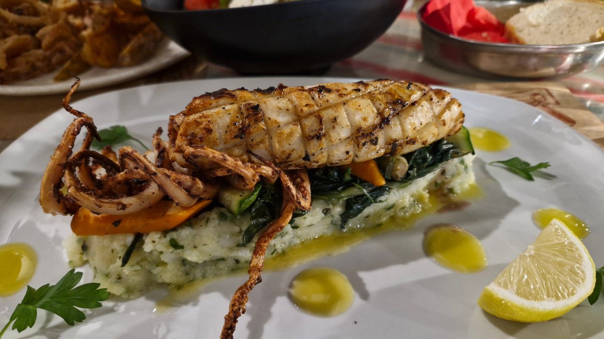 Avli Taverna