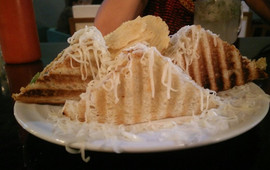 Moms Cafe