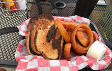 Alley's Classic American Diner餐厅图片