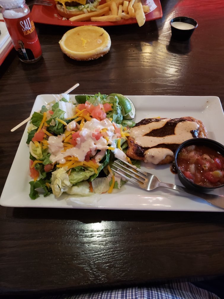 Red Robin America's Gourmet Burgers and Spirits