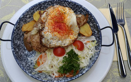 Várkapu Restaurant and Pension