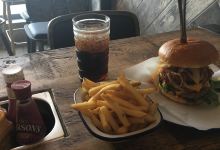 Burgers and Dogs美食图片