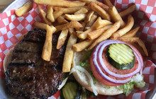 Chuck's Roadhouse Bar and Grill餐厅图片